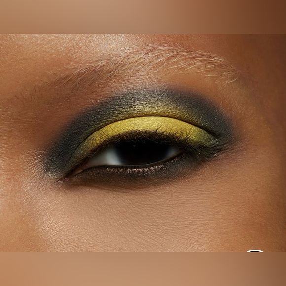 MAC Long Wearing, 8 Hours Highly Pigmented Pressed Eyeshadow-Going Bananas NEW - Picture 6 of 10